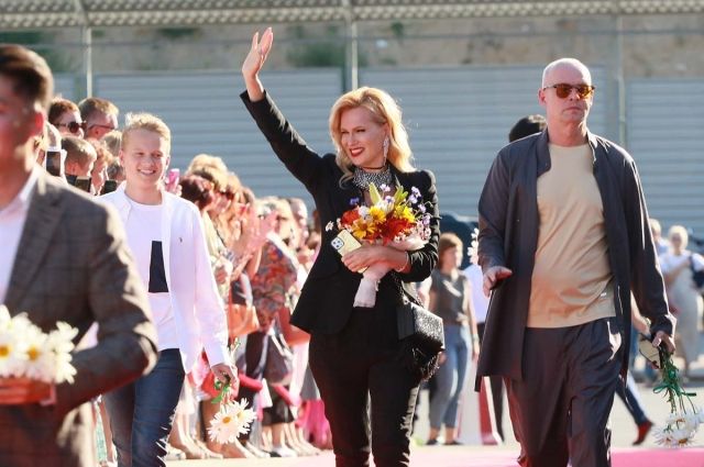 Олеся Судзиловская приехала на фестиваль вместе с семьей.