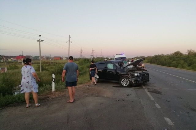 На Беляевском шоссе столкнулись два автомобиля