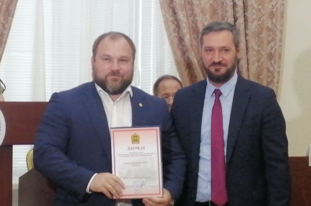 Один из дипломов победителя вручили генеральному директору компании «СтанкоМашСтрой» Олегу Кочеткову.