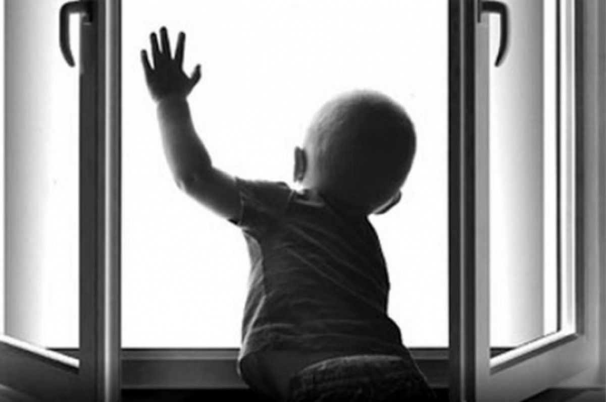 В Москве пятилетний ребенок выпал из окна девятого этажа