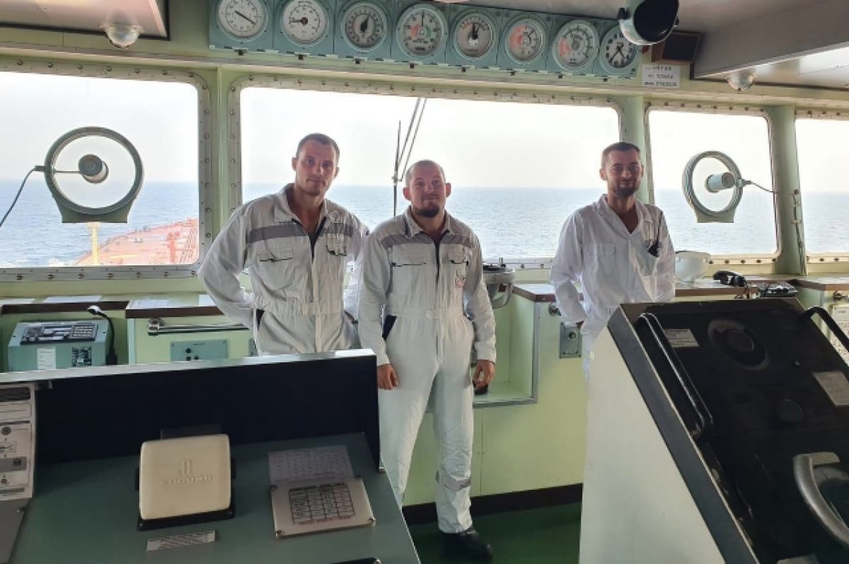 Ростовские моряки застряли на аварийном танкере в нейтральных водах у Индии