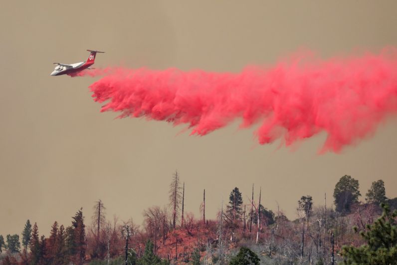 Тушение лесного пожара в Калифорнии, США