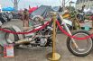 Кадр с выставки авторских мотоциклов Custom Bike Show и необычных транспортных средств Crazy Wheels Show.