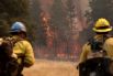 Тушение лесного пожара в округе Марипоса в центральной части штата Калифорния, США