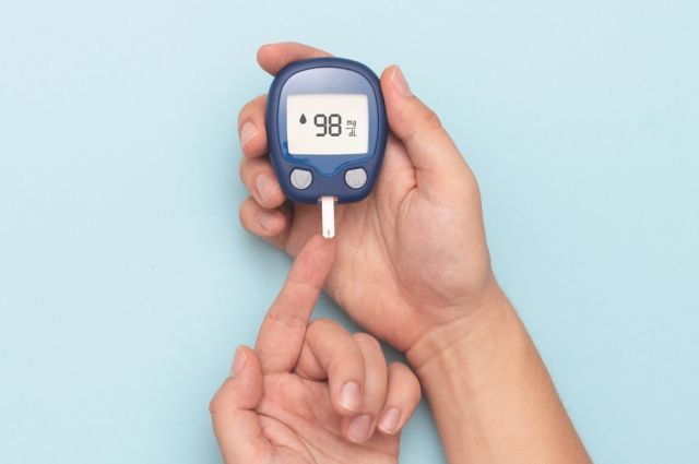 Как снизить уровень сахара в крови без таблеток советы от Елены Малышевой в программе Жить здорово