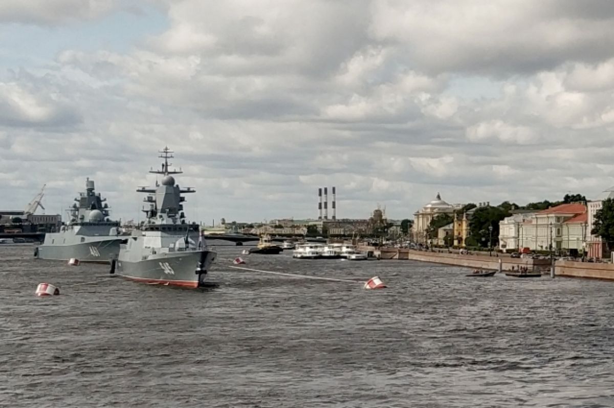 В Петербурге началась генеральная репетиция главного военно-морского парада