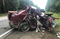 Пассажирка Lexus, врезавшегося в грузовой фургон на встречке, погибла на месте.