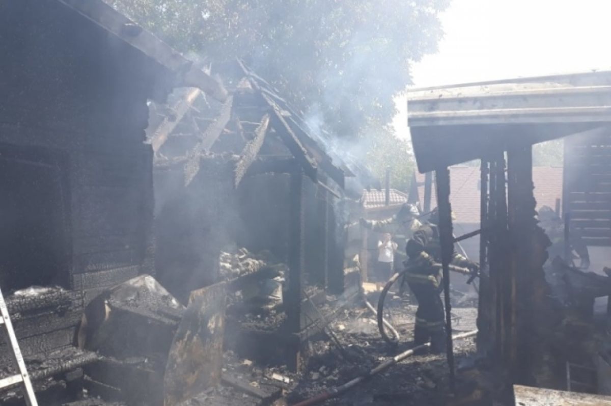 В Ростовской области вечером сгорел дом