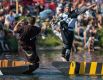 Традиционный рыцарский турнир в акватории Дуная в Германии