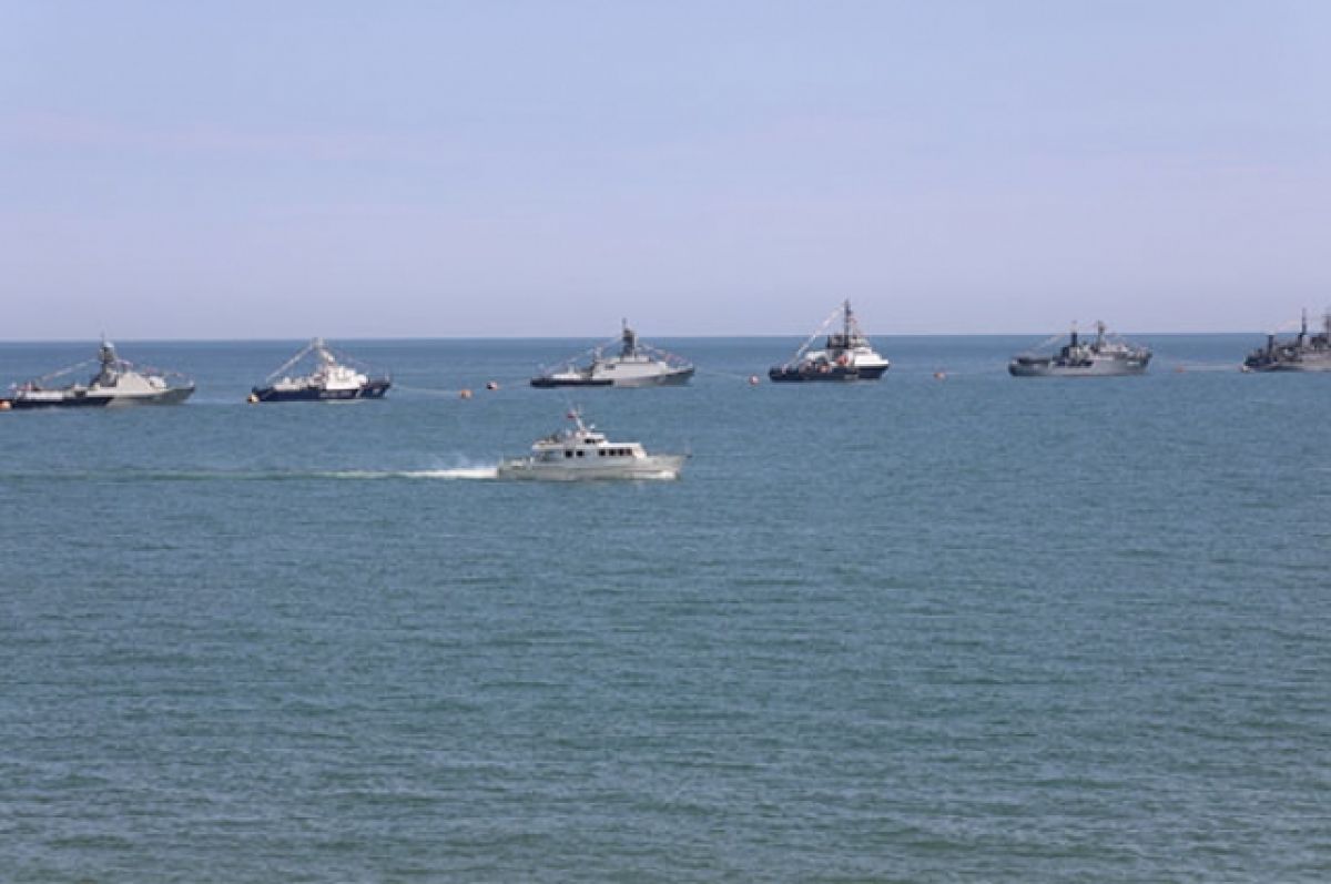 Корабли Ирана и Азербайджана прибыли в Каспийск на парад в честь Дня ВМФ