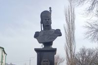 На родине атамана, в станице Старочеркасской, расположен бронзовый бюст Матвея Платова.