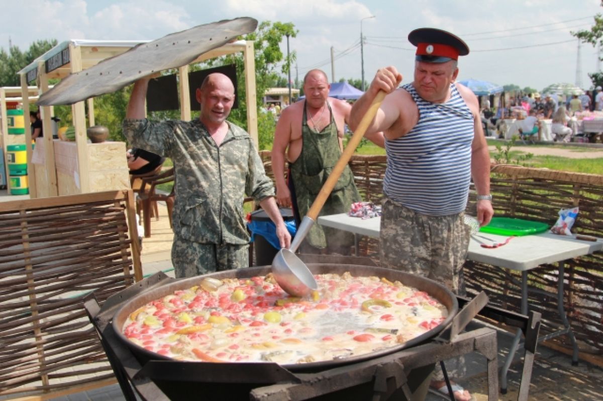 На «Донской Ухе» съели полторы тысячи литров казачьего блюда