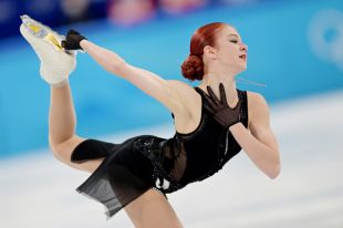 Александра Трусова выступает в произвольной программе на ОИ в Пекине.