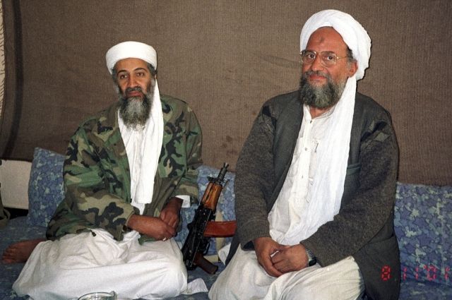 Айман аз-Завахири (справа) с Усамой бен Ладеном (слева).
