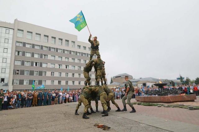 В Барнауле десантники отметили День ВДВ