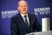 Канцлер Германии Олаф Шольц на пресс-конференции во время посещения производственной площадки Siemens Energy