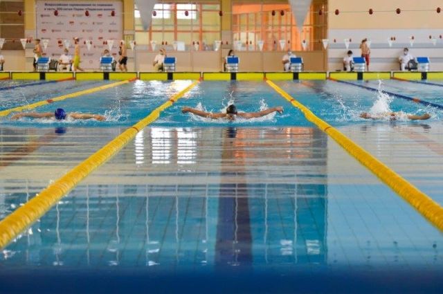 В спортивных группах бассейнов занимаются в общей сложности более 3500 человек. 