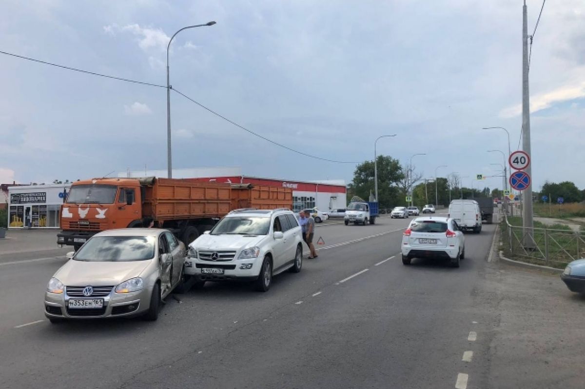 Двое детей получили травмы в аварии на Кагальницком шоссе в Азове
