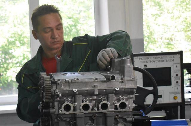 Сейчас в Пензенском колледже транспортных технологий проводят переподготовку работников по специальностям, связанных с ремонтом автомобилей.
