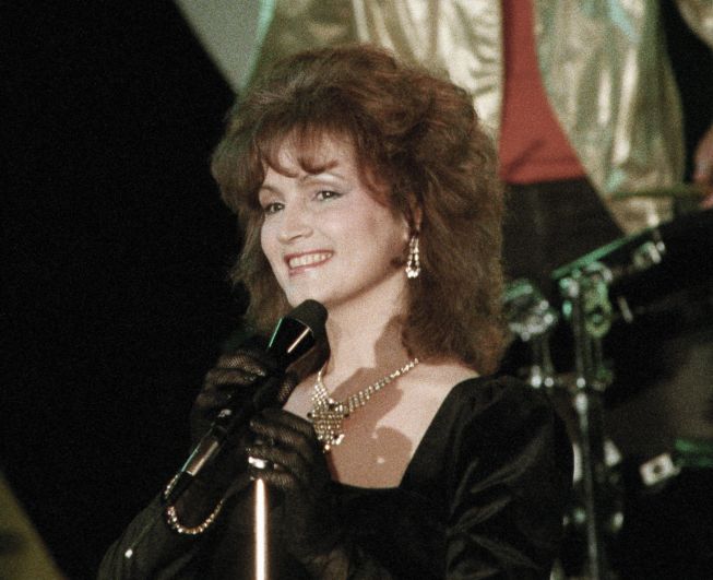 София Ротару во время выступления на концерте, 1988 год.