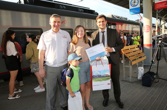 Новый скоростной поезд до Кирова очень популярен: 5 августа поздравили его 25-тысячного пассажира.