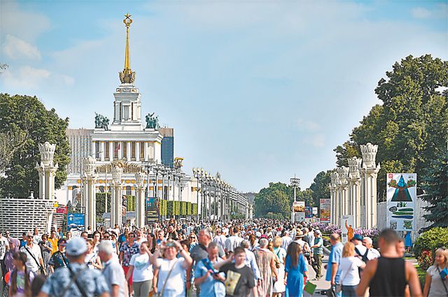 Из 9 млн путешественников, посетивших Москву с начала года, 8,3 млн россияне.