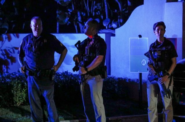 Сотрудники секретной службы охраняют дома Дональда Трампа в Мар-а-Лаго после того, как Трамп заявил, что агенты ФБР провели обыск в его доме в Палм-Бич, Флорида, США, 8 августа 2022 года. 