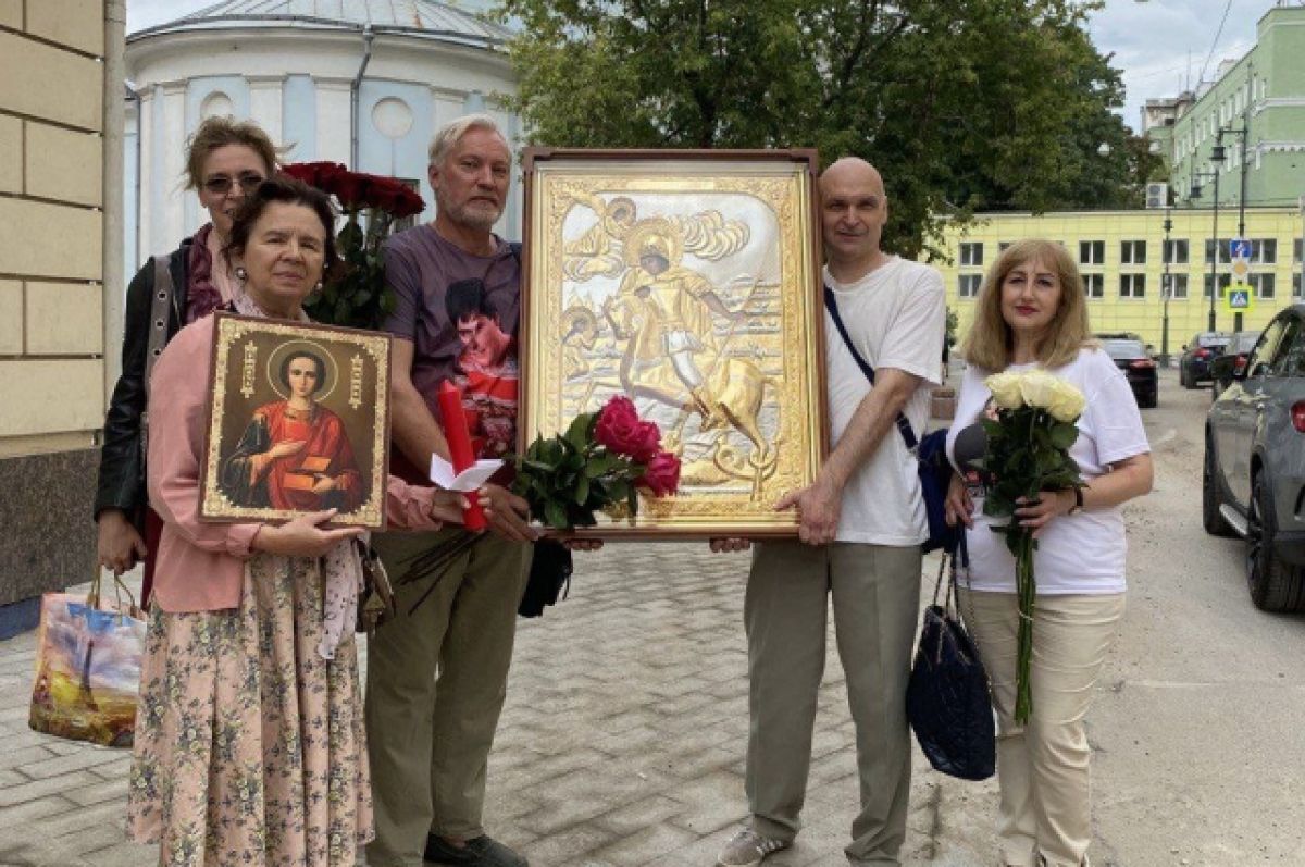 Почитатели Шатунова подарили старинному храму икону на помин души Юрия