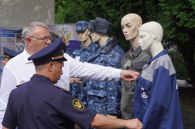С советских времён осуждённые шьют спецодежду. 