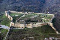 Крепость Нарын-Кала защищала город не только с суши. Часть стены уходила в глубины Каспия.