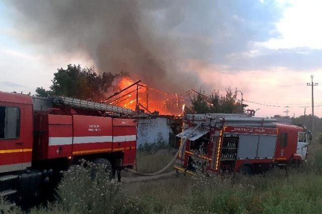 В селе Ивановка пожарные потушили нежилое здание сельхозназначения.
