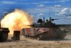 Танк Т-72Б3 во время пристрелки штатного вооружения на военном полигоне Алабино в Московской области