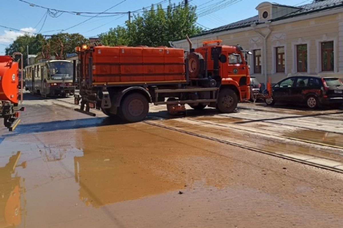 Улицу Большую Печерскую в Нижнем Новгороде перекрыли из-за прорыва трубы |  АиФ Нижний Новгород