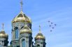 Самолёты МиГ-29УБ из авиационной группы высшего пилотажа «Стрижи» во время показательного выступления на праздничных мероприятиях, посвящённых 110-летию со дня образования ВВС в военно-патриотическом парке культуры и отдыха ВС РФ «Патриот»
