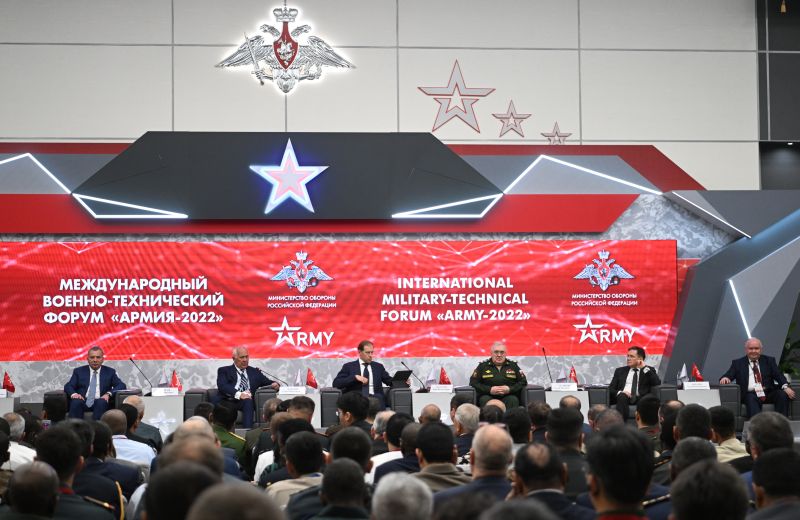 Участники пленарного заседания Международного военно-технического форума «Армия-2022» в Конгрессно-выставочном центре «Патриот».