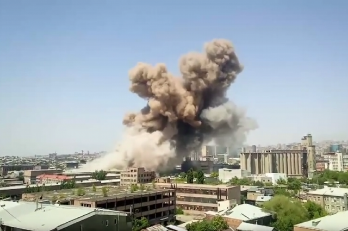 Число погибших в результате взрыва в ТЦ Еревана увеличилось до 15 человек