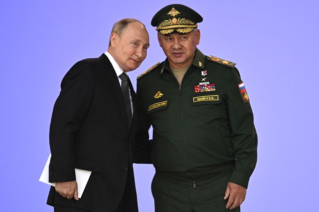 Президент России Владимир Путин и министр обороны РФ Сергей Шойгу знают, что российскому оружию санкции не страшны.