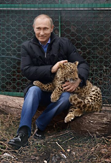 Владимир Путин посетил Центр разведения и реабилитации переднеазиатского леопарда, расположенный в Сочинском национальном парке, 4 февраля 2014 года.