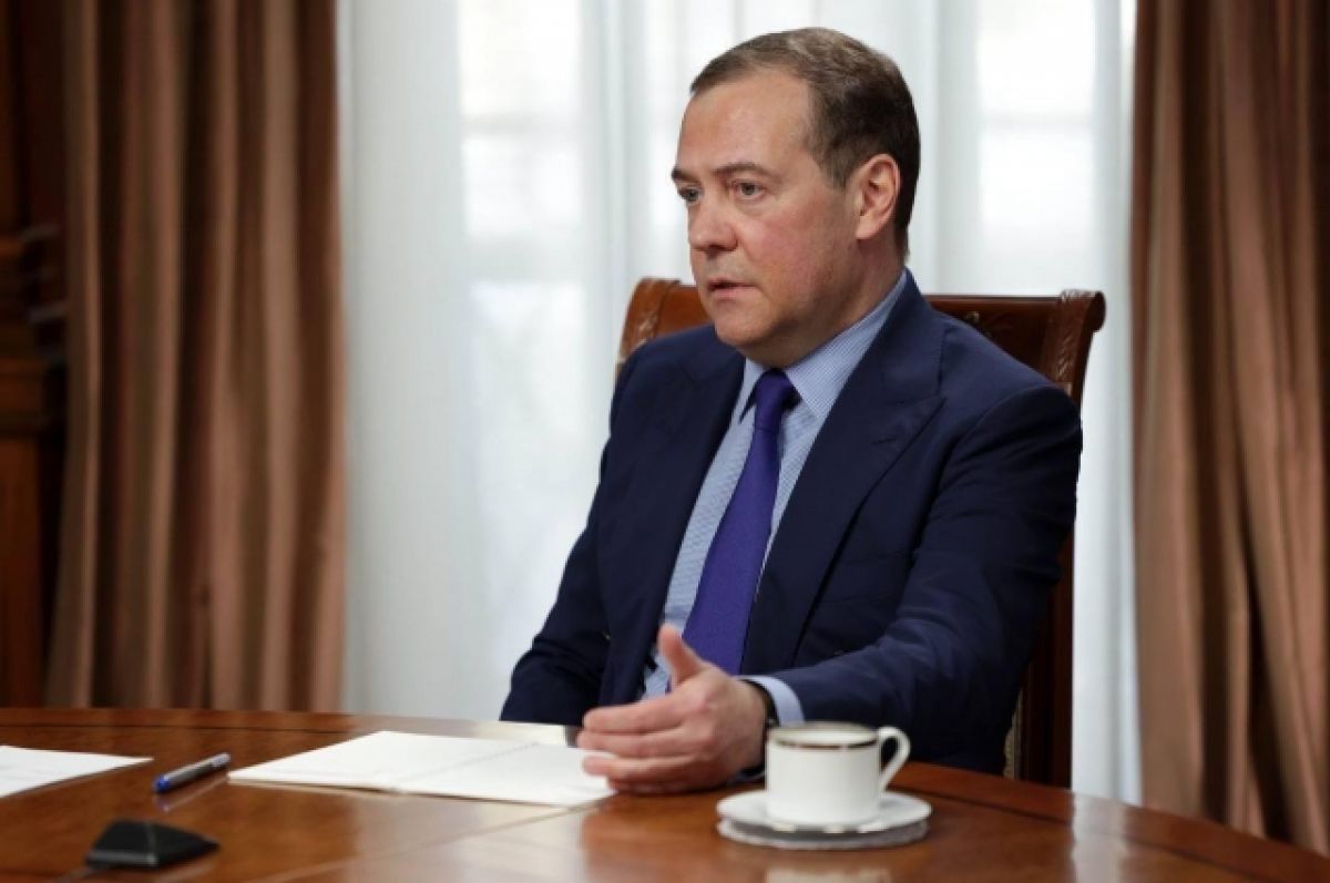 Медведев оценил обороноспособность РФ после посещения форума «Армия-2022»