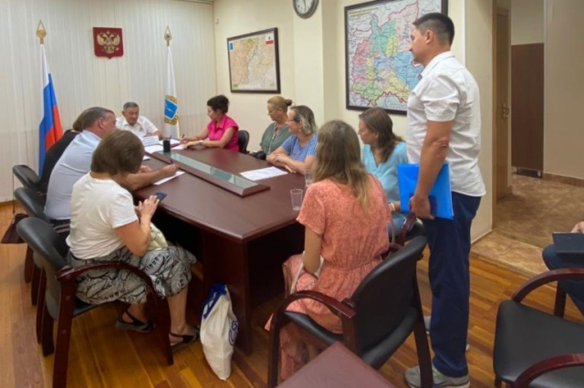 Саратовская общественная палата. Выборы фото. Прием граждан картинка. Общественная приемная херсонских.