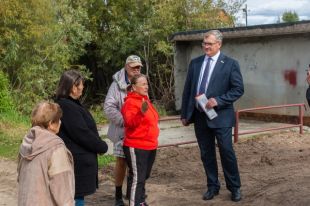 За помощью они обратились к председателю думы города Алексею Сатинову