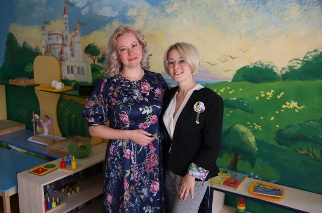 Татьяна Штайдо (слева) и директор детских садов Наталья Разладина (справа).
