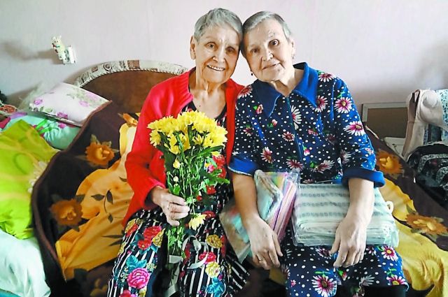 Сводные сёстры Минзыфа Асадуловна (слева) и Любовь Николаевна остались единственными родными друг у друга. 