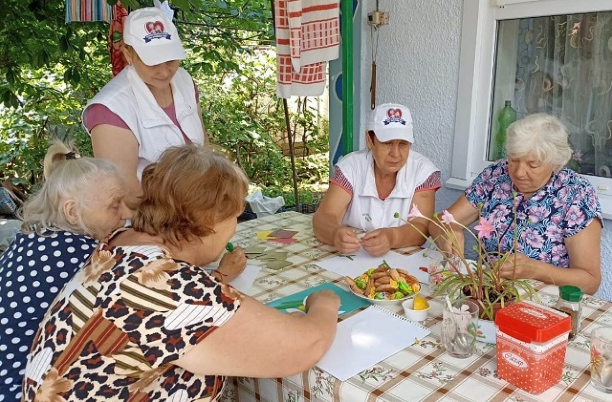 Дома престарелых в ставропольском. Пожилые люди. Здоровые пожилые люди. Нацпроект старшее поколение Ставрополь. Люди старшего поколения.