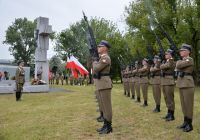 Почетный караул на памятных мероприятиях у памятника жертвам Волынской резни.
