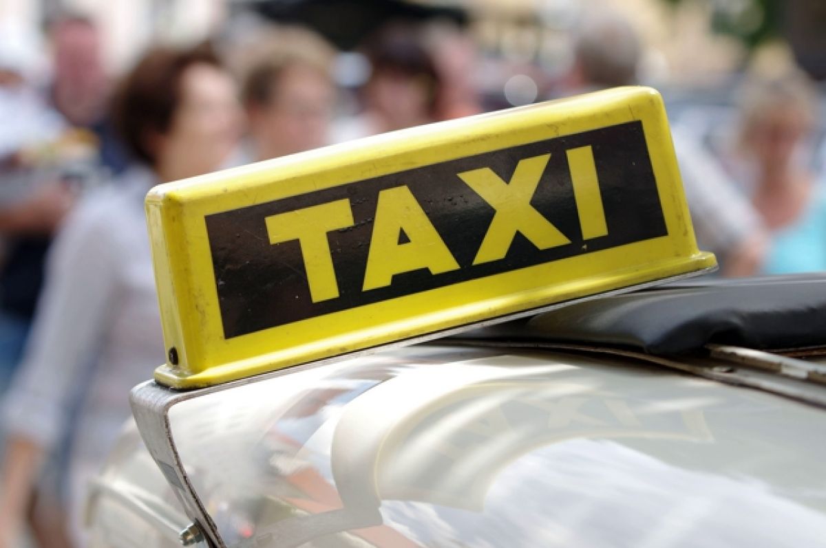 В Ярославле женщина отказались платить таксисту за поездку и избила его