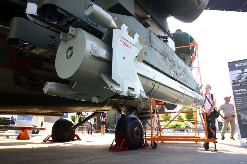 Ударный вертолёт Ми-28НЭ с лёгкой многоцелевой управляемой ракетой (ЛМУР) или «Изделие 305» 