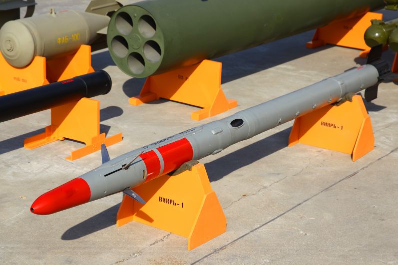 «Вихрь-1» — управляемая ракета авиационного базирования, предназначена для поражения наземных маневренных бронеобъектов, оснащённых блоками динамической защиты (БДЗ), а также среднескоростных воздушных целей (вертолёты, штурмовики и БПЛА).
