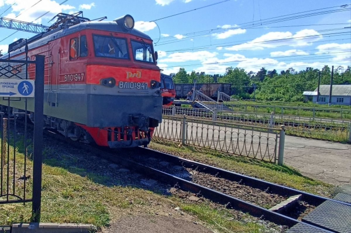 В Ростовской области мужчина упал с платформы под поезд и погиб