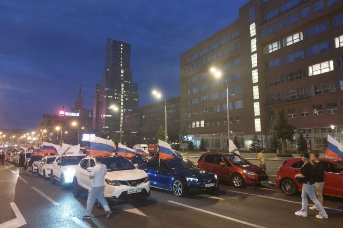 В Москве состоится автопробег в честь Дня российского флага